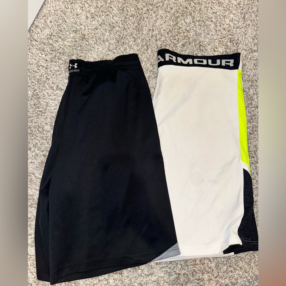 Bundle of 2 Under Armor men’s  🏀 shorts